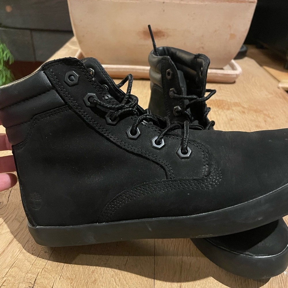 Timberland dausette sneaker suede women’s high top converse black like new